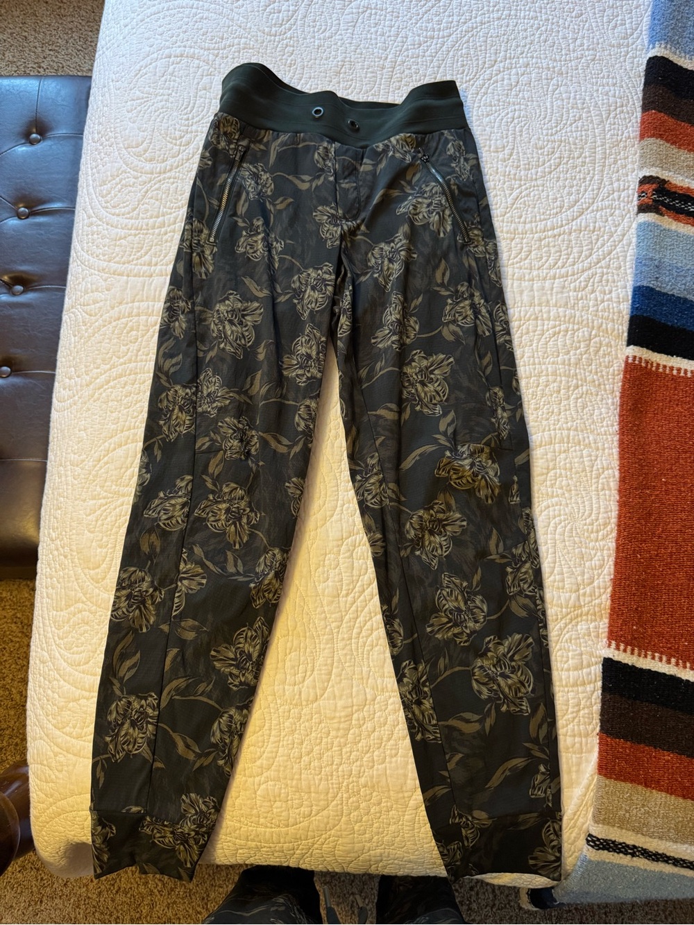 Athleta Trekkie’ North Printed Jogger
in Terra Firma Olive